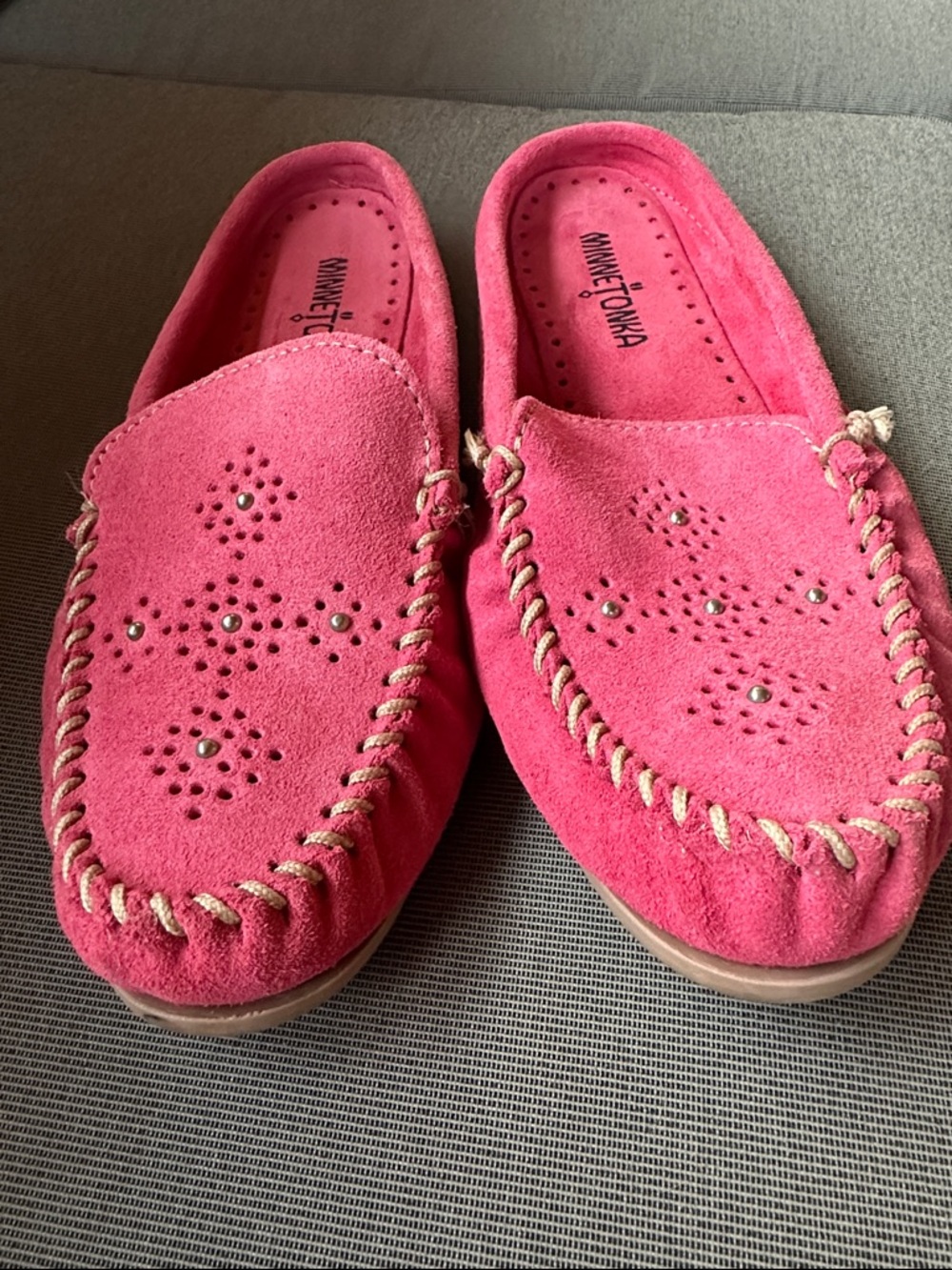 Minnetonka Pink Suede Moccasin Mules size 9 EUC - Picture 2 of 10